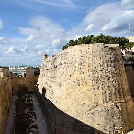 Historic 2br Townhouse With Charm & By 360 Estates Apartmán Valletta