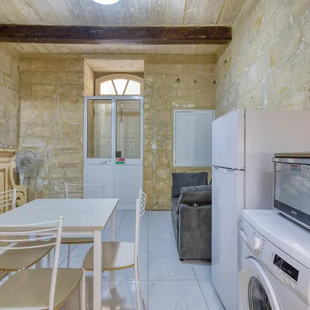 Historic 2br Townhouse With Charm & By 360 Estates * Valletta