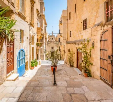 Historic 2br Townhouse With Charm & By 360 Estates Apartment Valletta