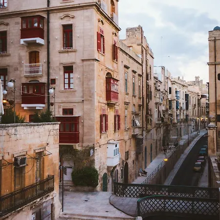 Apartment Historic 2br Townhouse With Charm & By 360 Estates Valletta