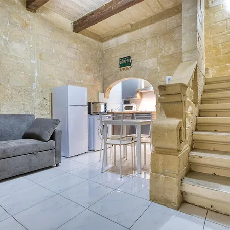 Historic 2br Townhouse With Charm & By 360 Estates Apartment *